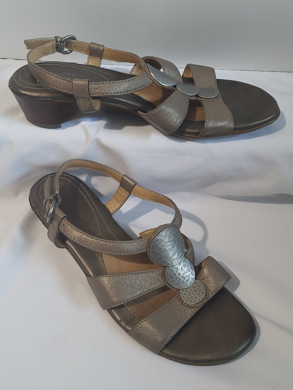 Naturalizer N5 Comfort Strappy Metallic Sandals Size 8M